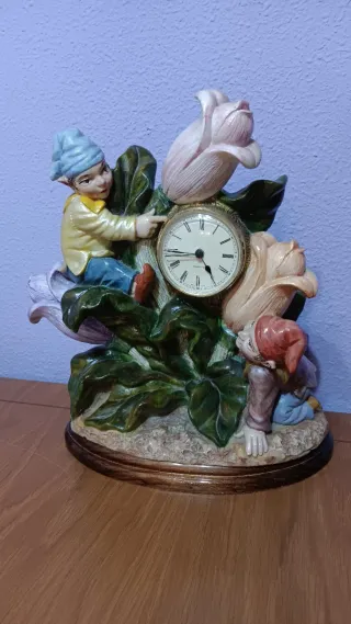 Figura Duendes con Flores y reloj