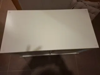 Banco auxiliar Ikea con cojines y cestas