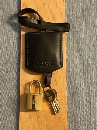 Candado LOEWE con 2 Llaves - Original