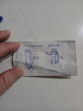 Mesita de noche y sinfonier de madera