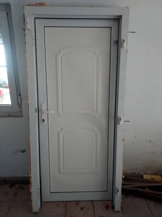 Puerta de entrada PVC 1 metro x 2"10,hoja 88 x 2"4