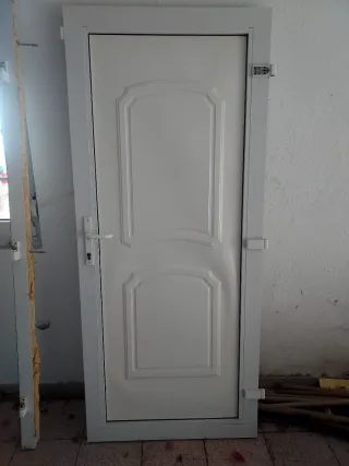 Puerta de entrada PVC 1 metro x 2"10,hoja 88 x 2"4