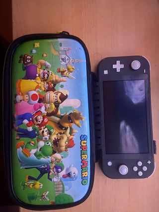Nintendo Switch Lite Grigia con custodia