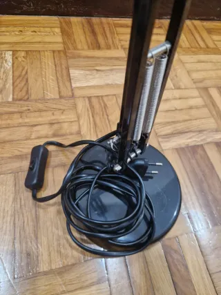 Lámpara de mesa negra