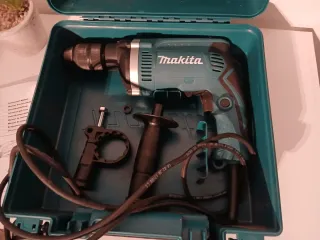 Taladro Makita con maletín
