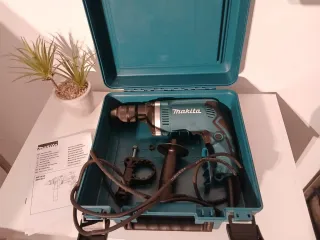 Taladro Makita con maletín