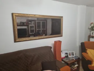 Espejo de comedor dorado con marco de madera