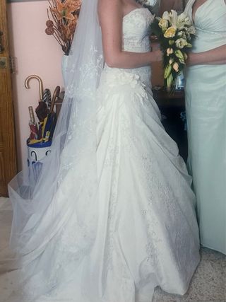 Vestido de Novia Pronovias con Velo