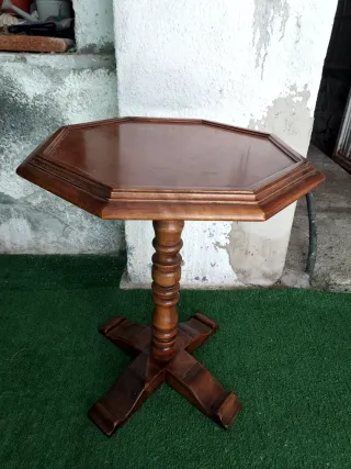 Mesa auxiliar octogonal de madera
