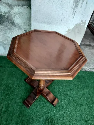 Mesa auxiliar octogonal de madera