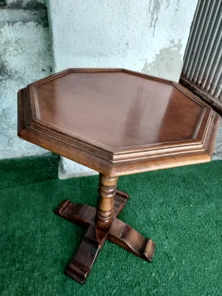 Mesa auxiliar octogonal de madera