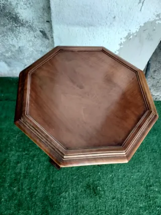 Mesa auxiliar octogonal de madera