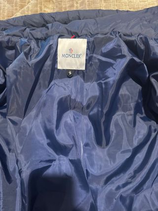 Casaco de penas Moncler Azul Marinho Tamanho M