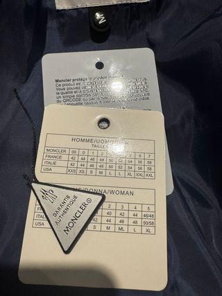 Casaco de penas Moncler Azul Marinho Tamanho M