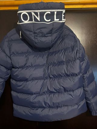 Casaco de penas Moncler Azul Marinho Tamanho M