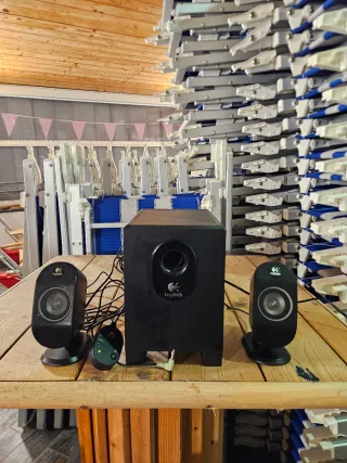 Logitech X210 - Sistema 2.1