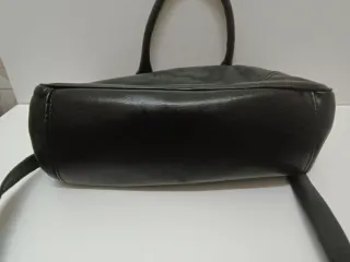 Bolso Hakei Cuero Negro