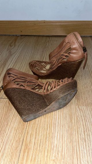 Sandalias tacón cuña marrón
