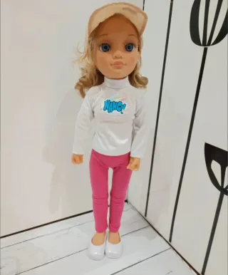 Nancy y su coche de juguete