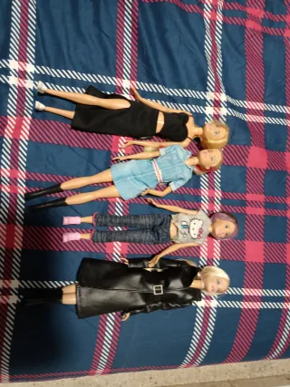 Lote de 4 Barbies