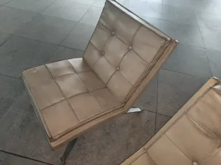 Pareja de sillones bajos retro/vintage en polipiel