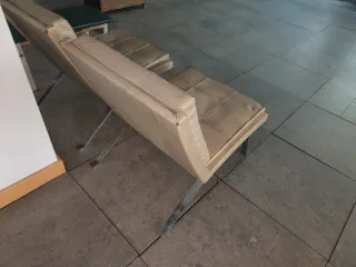 Pareja de sillones bajos retro/vintage en polipiel