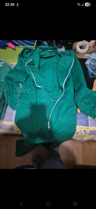 5 Monos de Trabajo Verdes