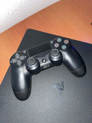 PS4 Slim Negra + Mando + 100GB