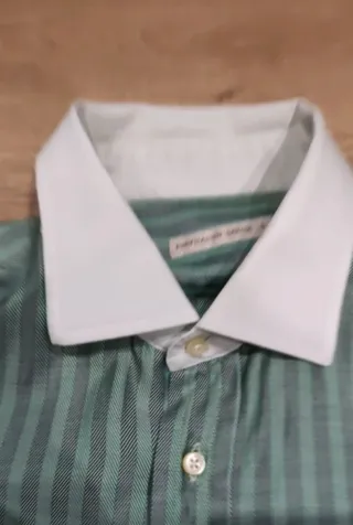 Camisa de rayas hombre verde y blanca y azul.
