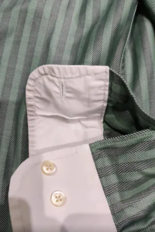 Camisa de rayas hombre verde y blanca y azul.