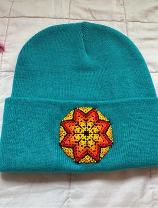 Berretto con disegno mandala