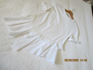 Camiseta Zara asimétrica blanca
