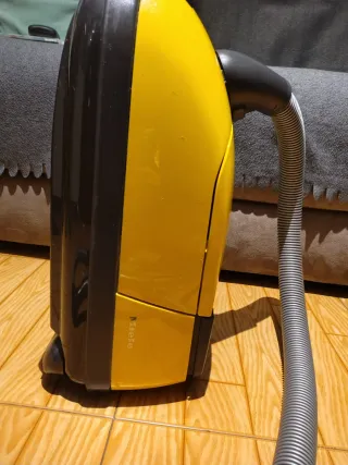 Aspirador Miele 1500W