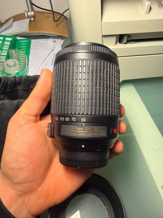 Objetivo Nikon con funda