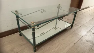 Mesa de salón cristal y metal verde