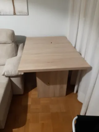 Mesa de comedor de madera