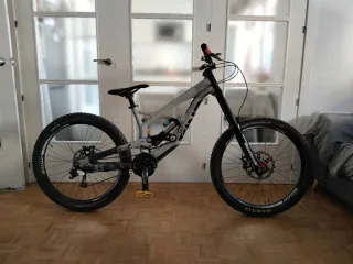 Bicicleta Descenso YT Tues