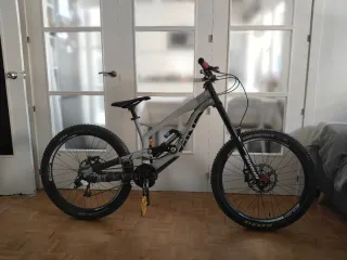 Bicicleta Descenso YT Tues