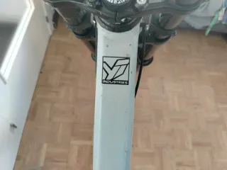 Bicicleta Descenso YT Tues