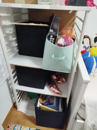 Cuna-estantería blanca