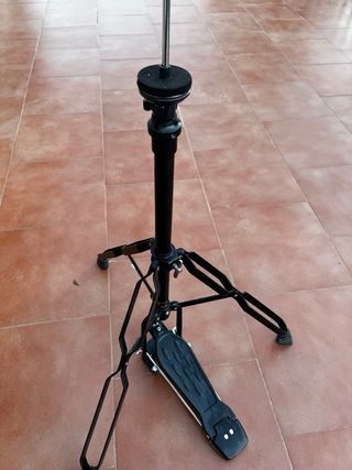 Soporte de platillos con pedal