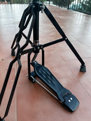 Soporte de platillos con pedal