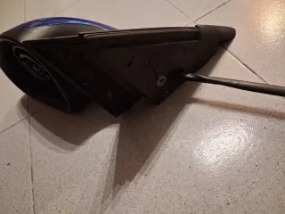 Retrovisor azul y negro