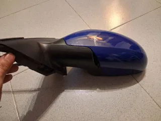 Retrovisor azul y negro