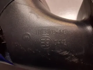 Retrovisor azul y negro