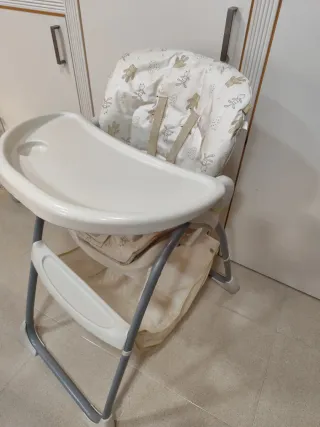 Trona de bebé con funda estampada