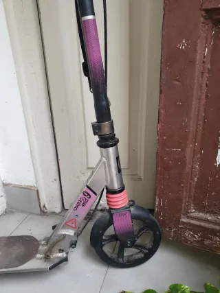 Patinete infantil blanco y negro