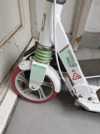 Patinete infantil blanco y negro