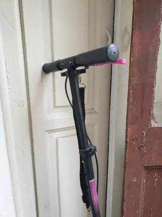 Patinete infantil blanco y negro