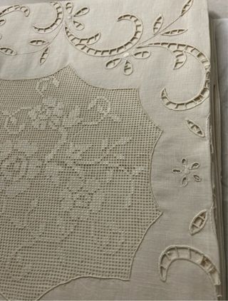 Tenda lino ricamata a mano Art. R26